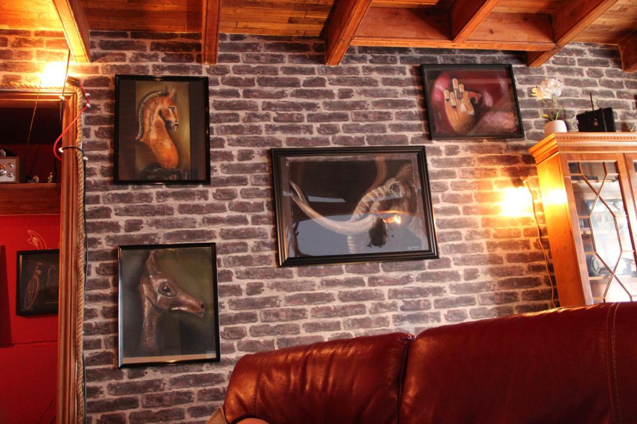 Maison De Charme, D'Artiste, Decoration Brocante Aigrefeuille-dʼAunis المظهر الخارجي الصورة